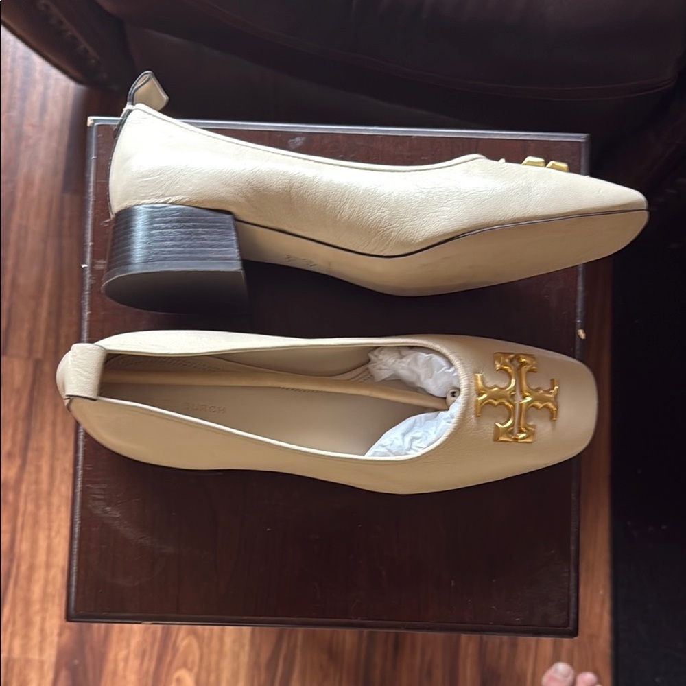 Tory Burch Cream Small Heel with Gold Logo - Picture 2 of 2
